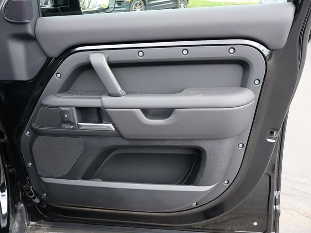 2025 Land Rover Defender 110 X-Dynamic SE Oshkosh WI