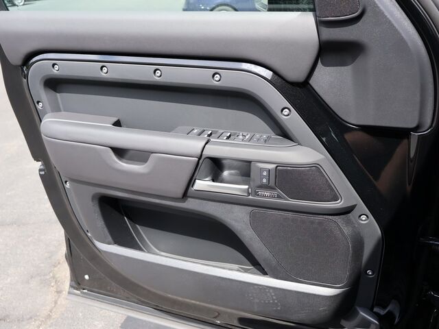2025 Land Rover Defender 110 X-Dynamic SE Oshkosh WI