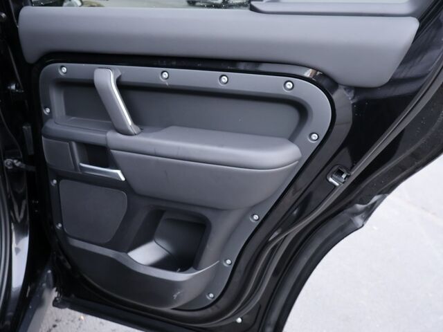 2025 Land Rover Defender 110 X-Dynamic SE Oshkosh WI