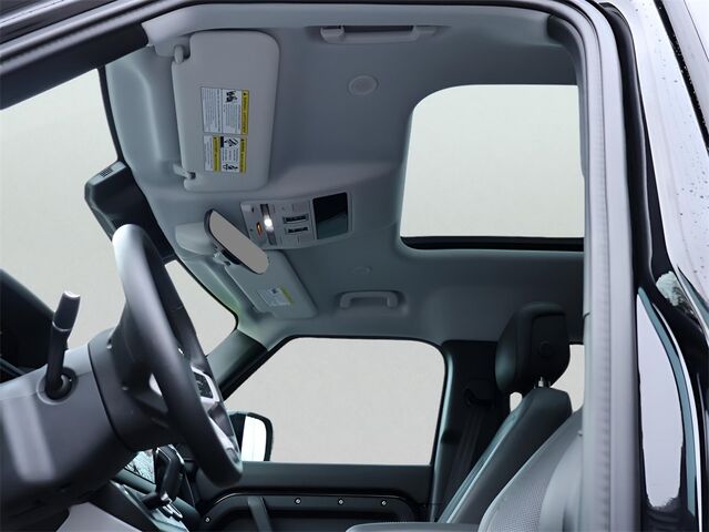 2025 Land Rover Defender 110 X-Dynamic SE Oshkosh WI