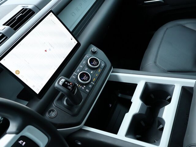 2025 Land Rover Defender 110 X-Dynamic SE Oshkosh WI