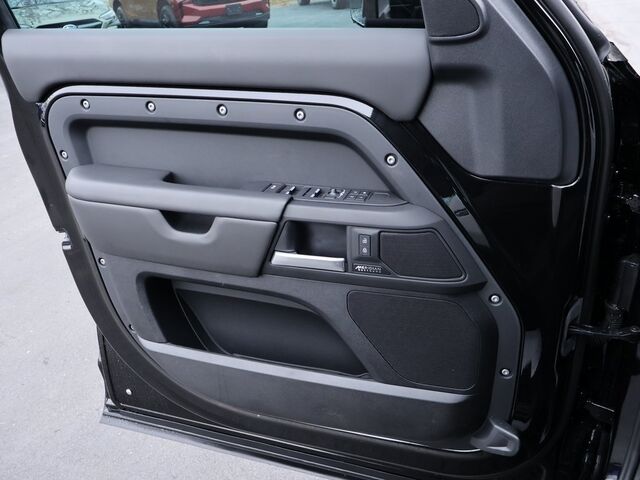 2025 Land Rover Defender 110 X-Dynamic SE Oshkosh WI