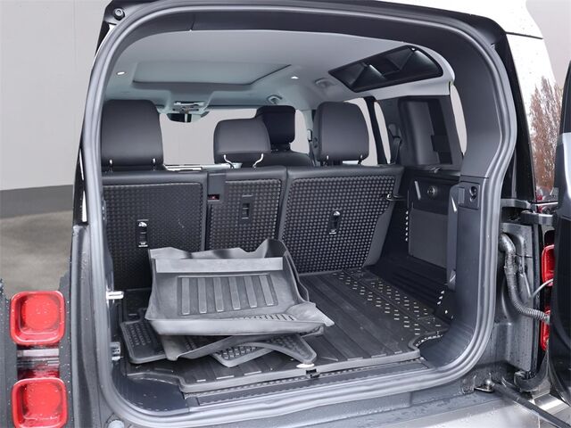 2025 Land Rover Defender 110 X-Dynamic SE Oshkosh WI