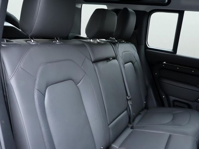 2025 Land Rover Defender 110 X-Dynamic SE v8 Oshkosh WI 2025 Land Rover Defender 110 X-Dynamic SE v8 Oshkosh WI