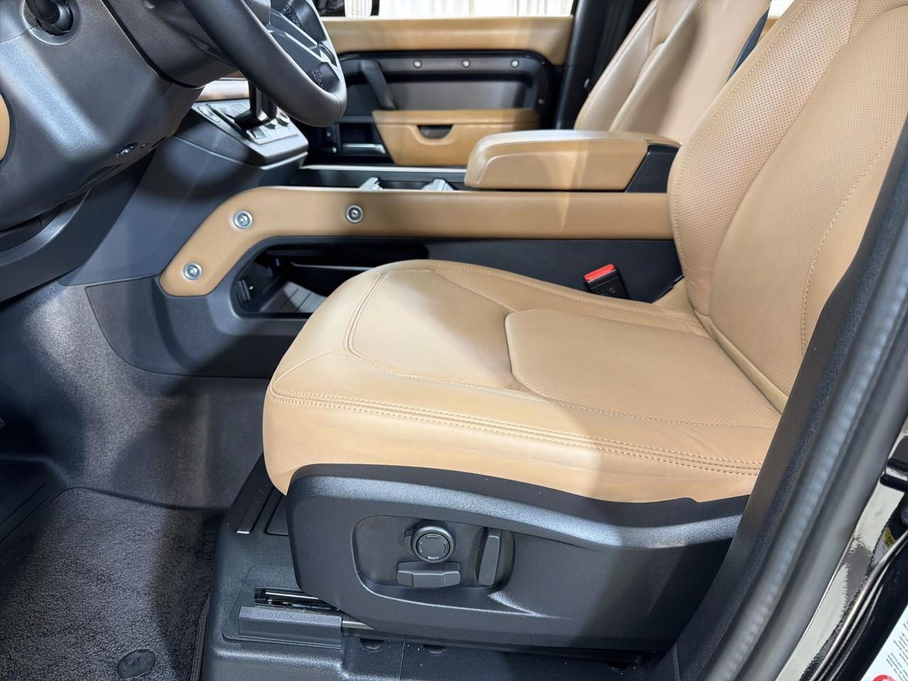 2025 Land Rover Defender 110 X-Dynamic SE Annapolis MD