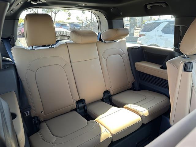 2025 Land Rover Defender 130 P400 X-Dynamic SE Tucson AZ