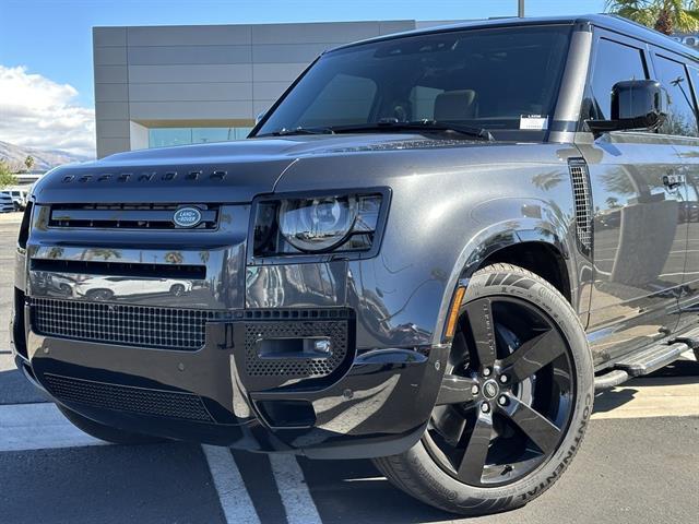 2025 Land Rover Defender 130 P400 X-Dynamic SE