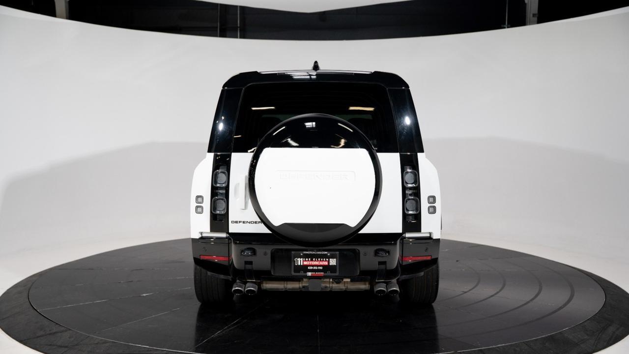 2025 Land Rover Defender 130 P500 w/ Extended Black Exterior Franklin TN