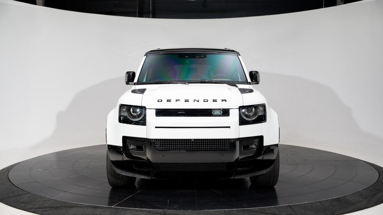 2025 Land Rover Defender 130 P500 w/ Extended Black Exterior Franklin TN