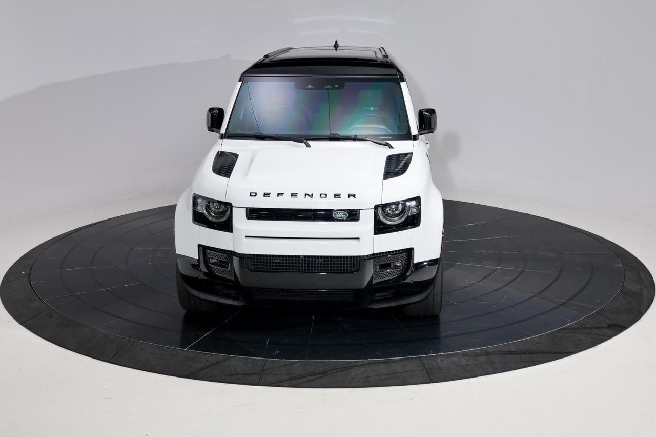 2025 Land Rover Defender 130 P500 w/ Extended Black Exterior Franklin TN