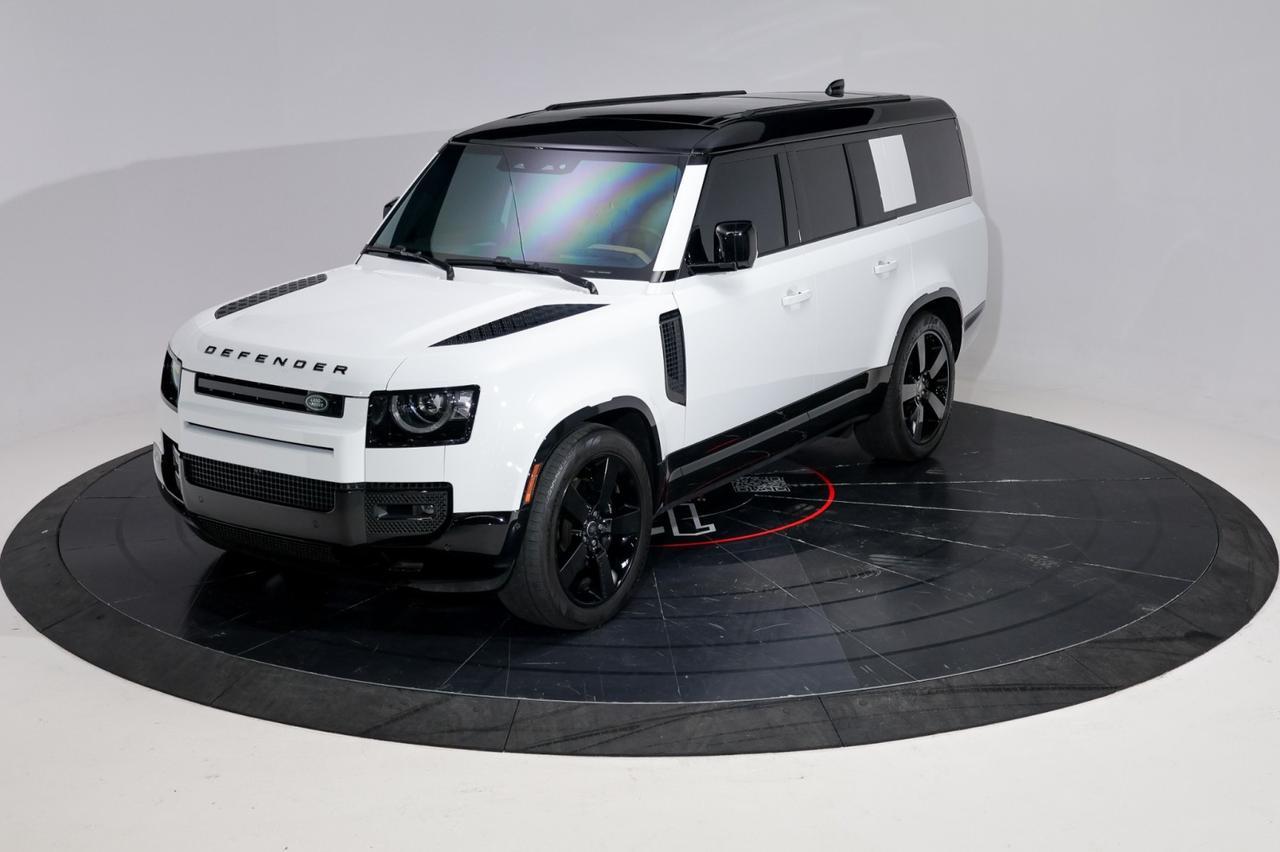 2025 Land Rover Defender 130 P500 w/ Extended Black Exterior
