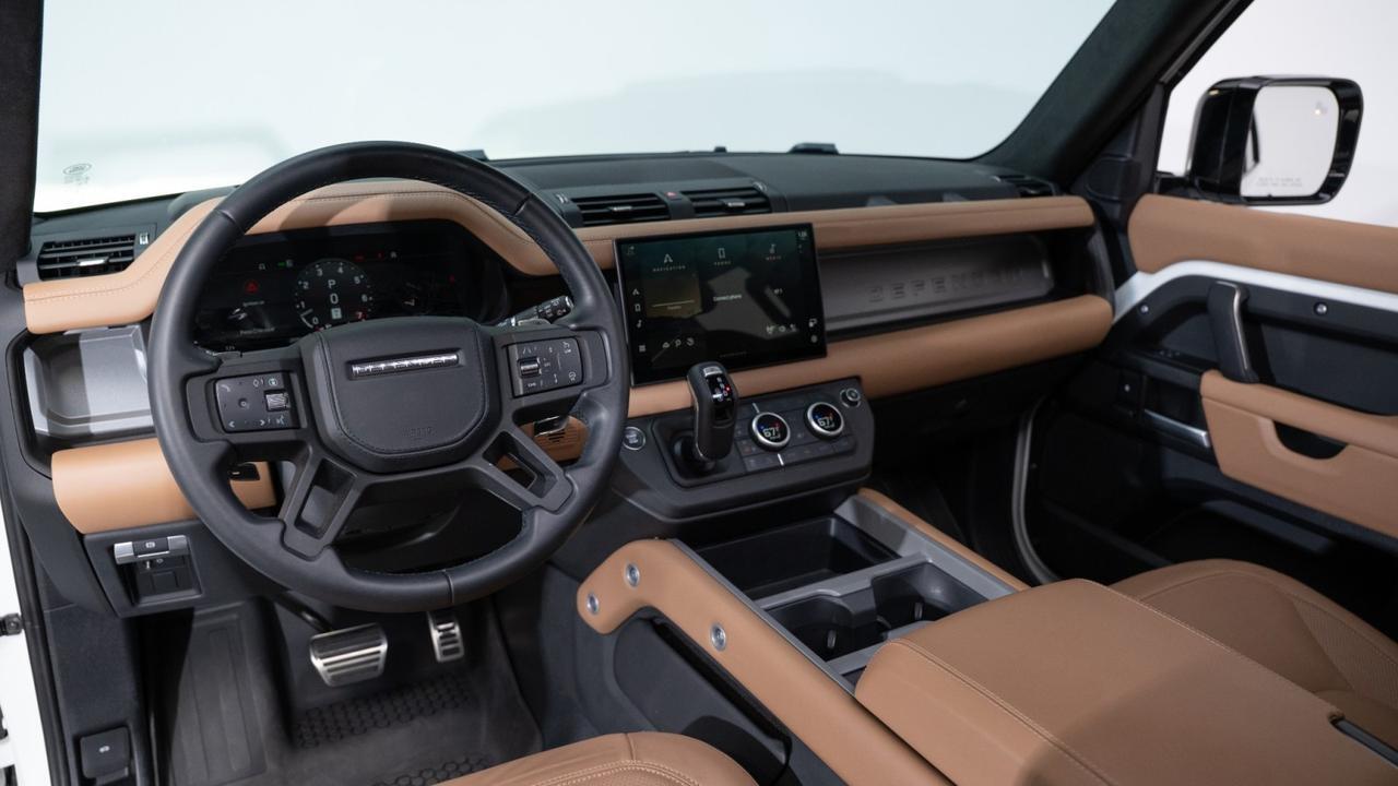 2025 Land Rover Defender 130 P500 w/ Extended Black Exterior Franklin TN