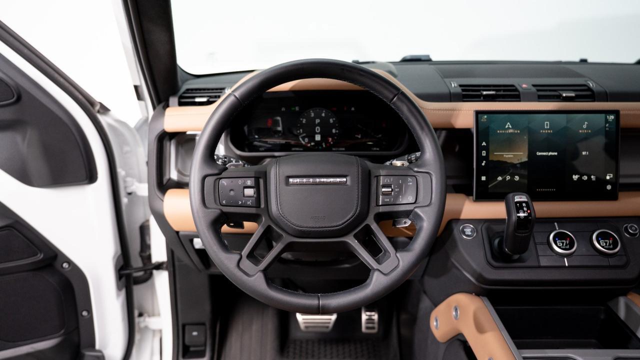 2025 Land Rover Defender 130 P500 w/ Extended Black Exterior Franklin TN