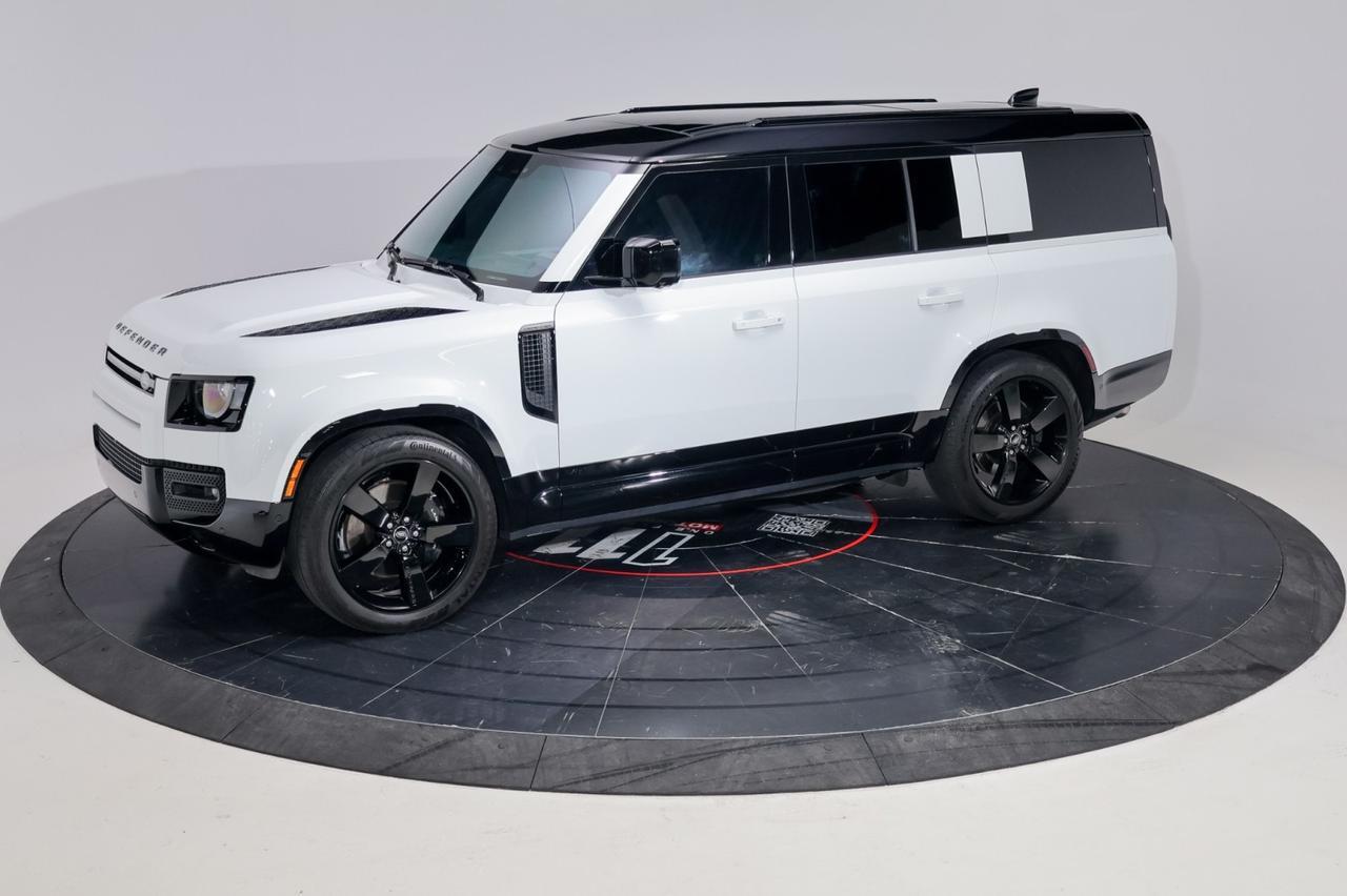 2025 Land Rover Defender 130 P500 w/ Extended Black Exterior