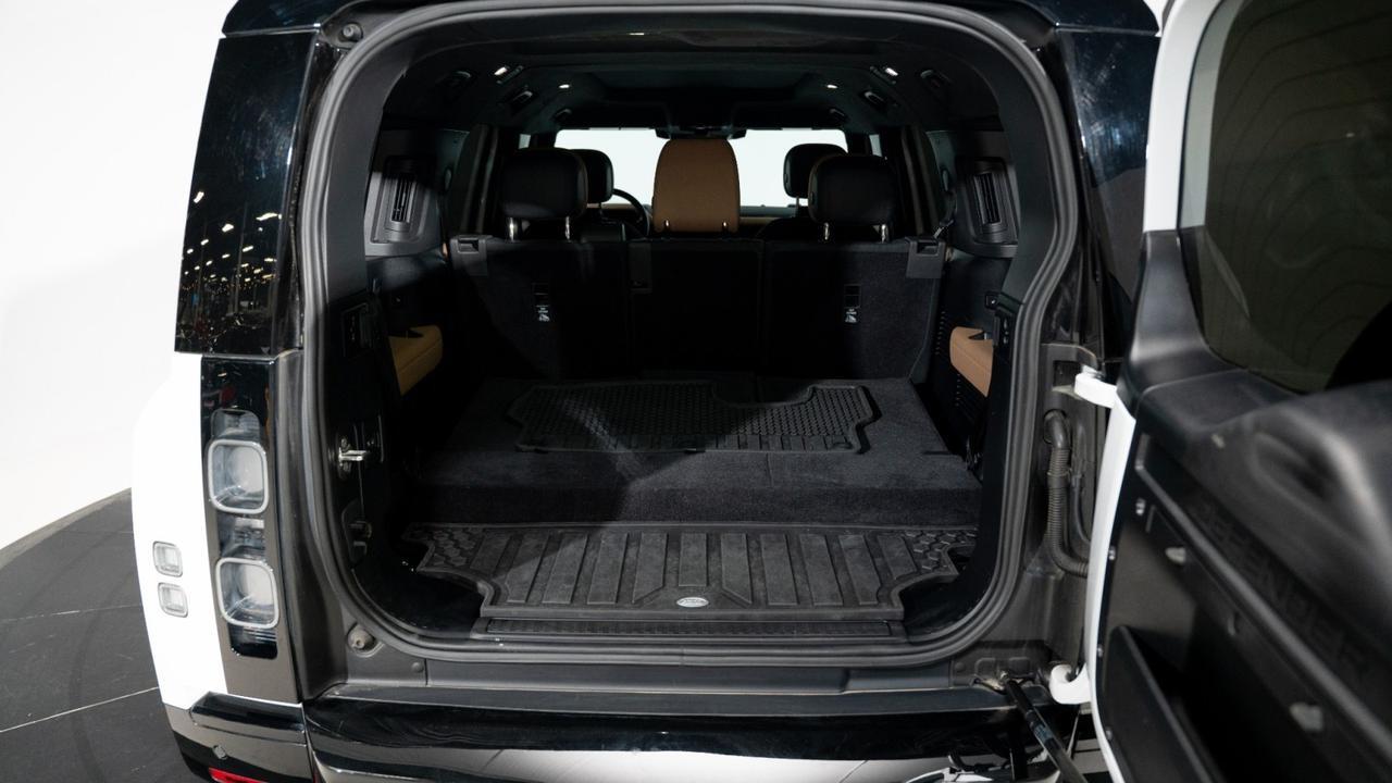 2025 Land Rover Defender 130 P500 w/ Extended Black Exterior Franklin TN