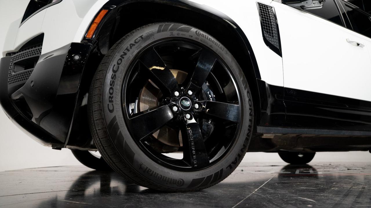 2025 Land Rover Defender 130 P500 w/ Extended Black Exterior Franklin TN