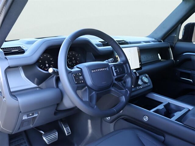 2025 Land Rover Defender 130 V8 Oshkosh WI 2025 Land Rover Defender 130 V8 Oshkosh WI