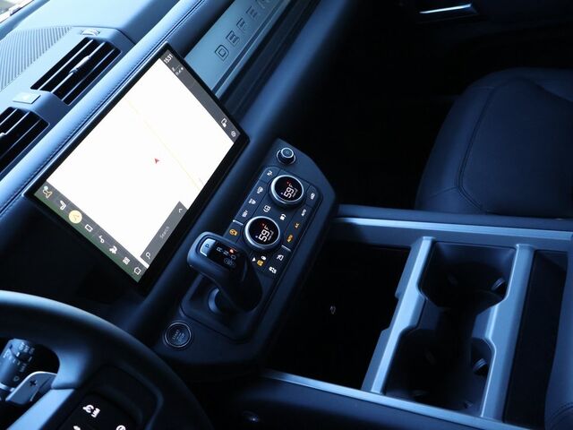 2025 Land Rover Defender 130 V8 Oshkosh WI 2025 Land Rover Defender 130 V8 Oshkosh WI