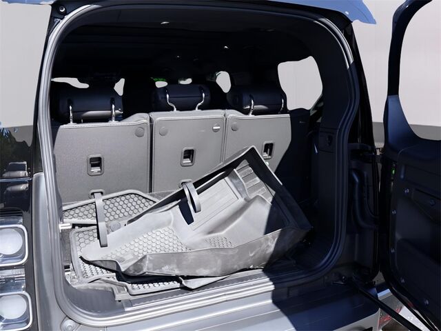 2025 Land Rover Defender 130 V8 Oshkosh WI 2025 Land Rover Defender 130 V8 Oshkosh WI