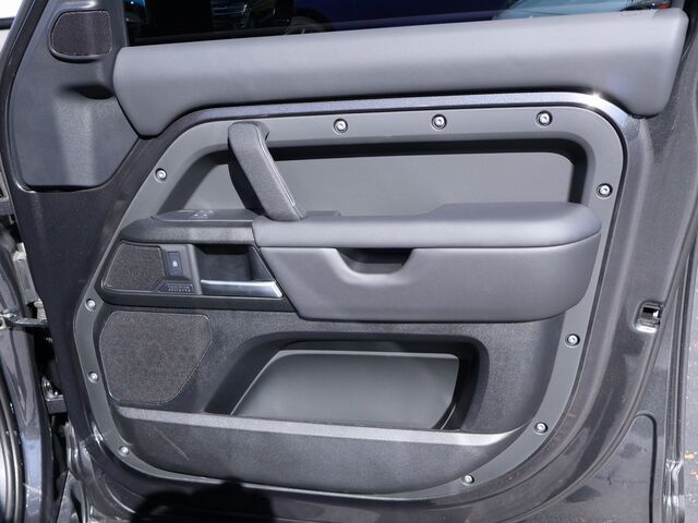 2025 Land Rover Defender 130 V8 Oshkosh WI 2025 Land Rover Defender 130 V8 Oshkosh WI