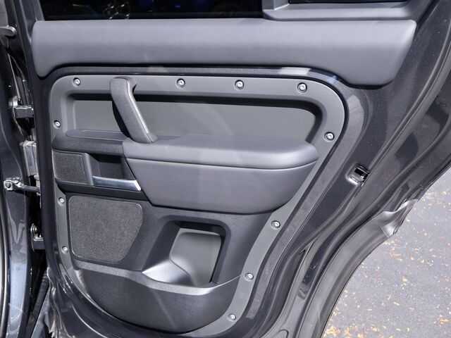 2025 Land Rover Defender 130 V8 Oshkosh WI 2025 Land Rover Defender 130 V8 Oshkosh WI