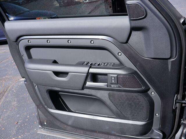 2025 Land Rover Defender 130 V8 Oshkosh WI 2025 Land Rover Defender 130 V8 Oshkosh WI