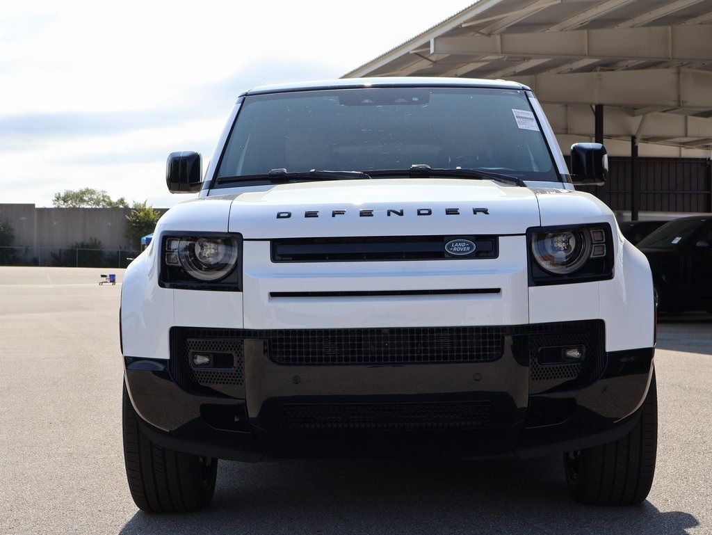 2025 Land Rover Defender 130 V8