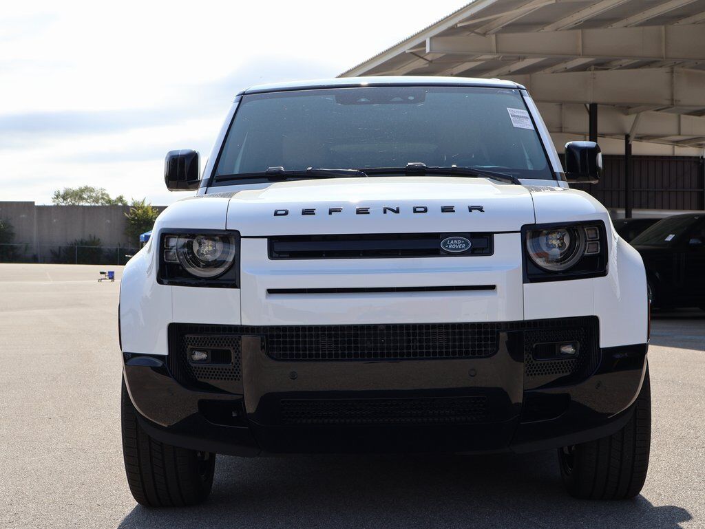 2025 Land Rover Defender 130 V8