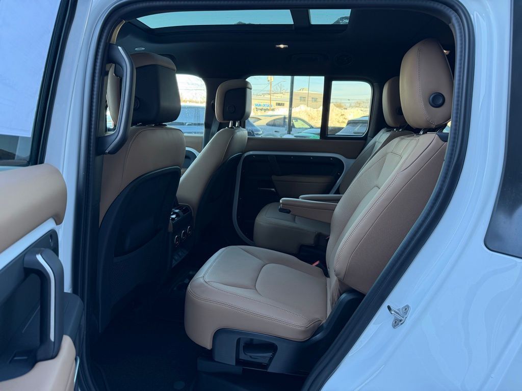 2025 Land Rover Defender 130 X-Dynamic SE Orange MA
