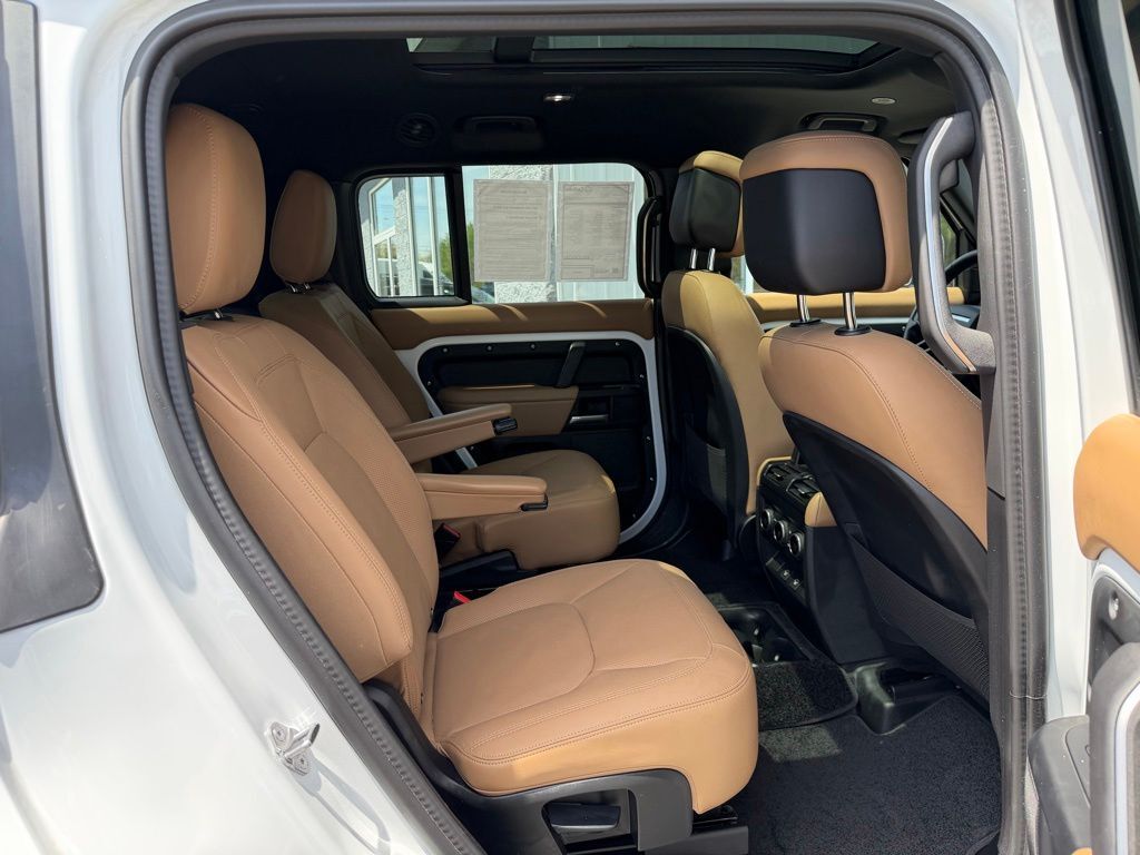 2025 Land Rover Defender 130 X-Dynamic SE Orange MA