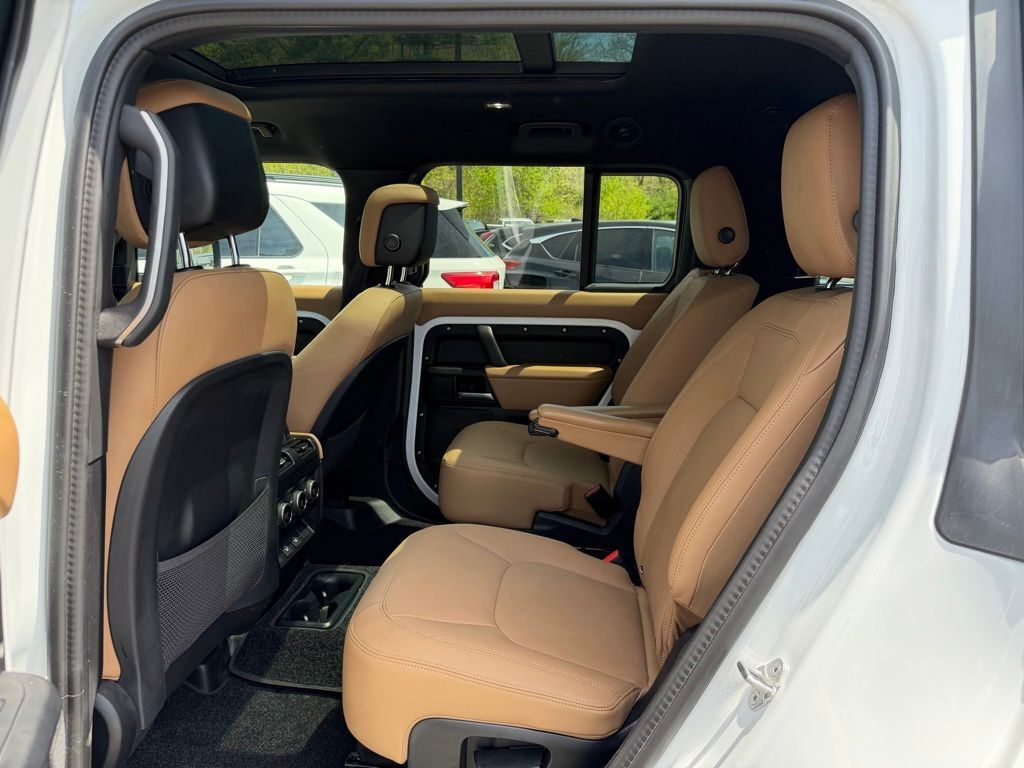 2025 Land Rover Defender 130 X-Dynamic SE Orange MA