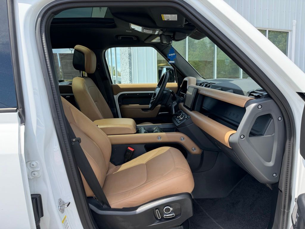 2025 Land Rover Defender 130 X-Dynamic SE Orange MA