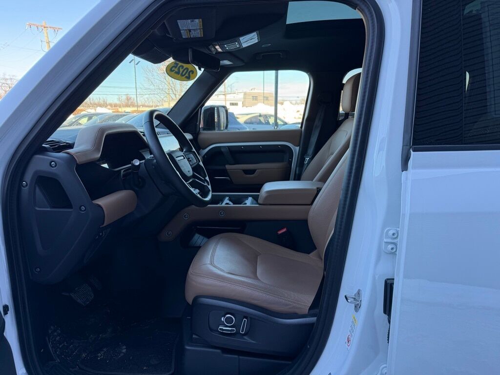 2025 Land Rover Defender 130 X-Dynamic SE Orange MA