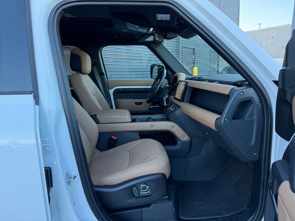 2025 Land Rover Defender 130 X-Dynamic SE Orange MA