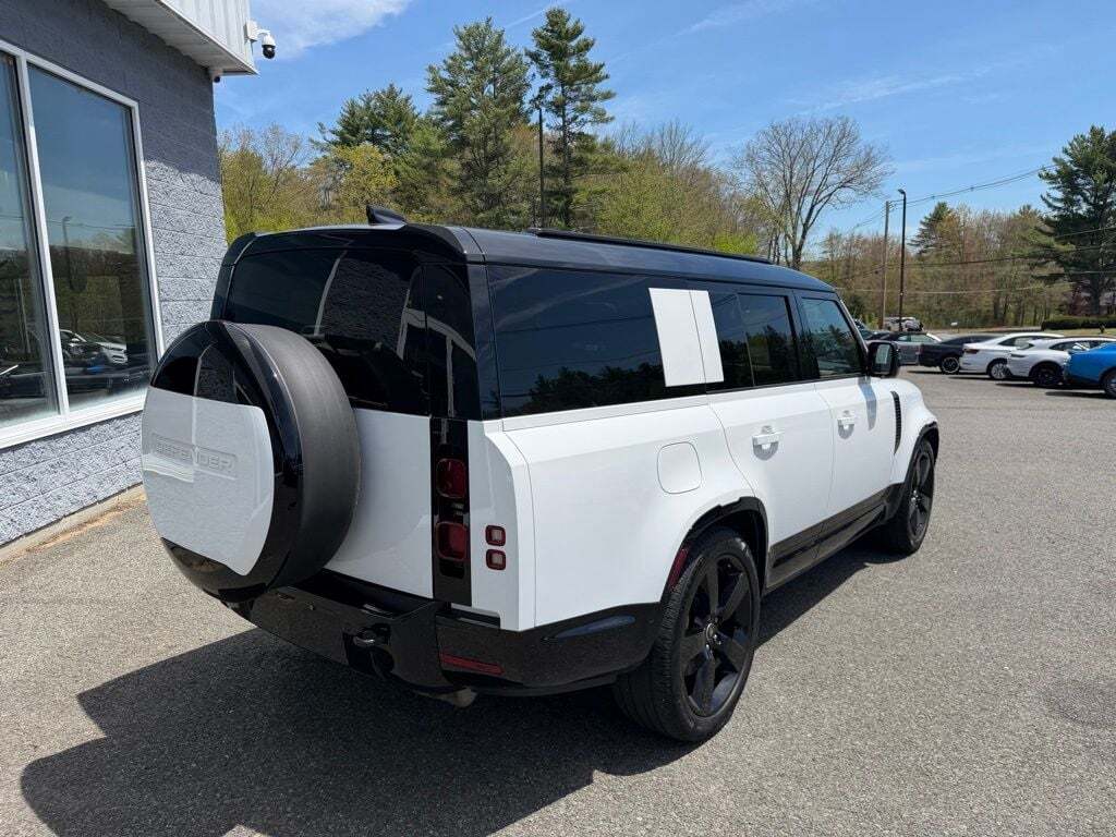 2025 Land Rover Defender 130 X-Dynamic SE Orange MA