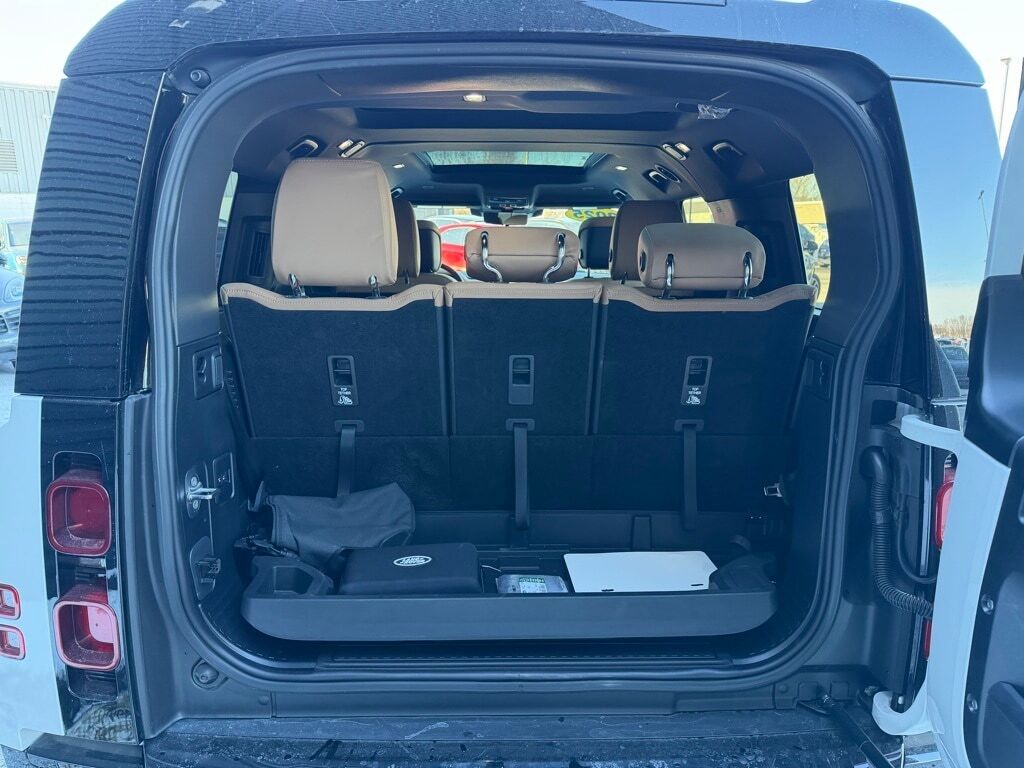 2025 Land Rover Defender 130 X-Dynamic SE Orange MA