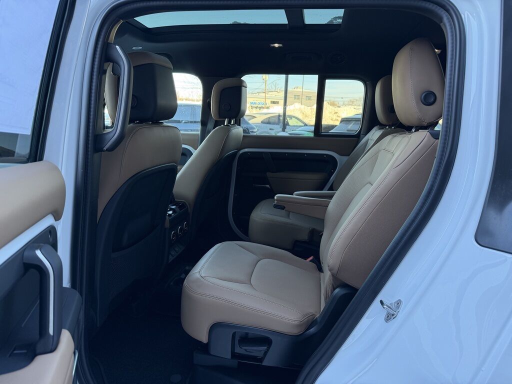 2025 Land Rover Defender 130 X-Dynamic SE Orange MA