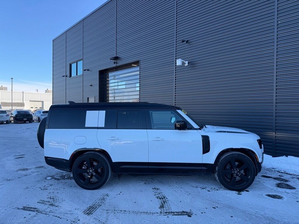2025 Land Rover Defender 130 X-Dynamic SE Orange MA