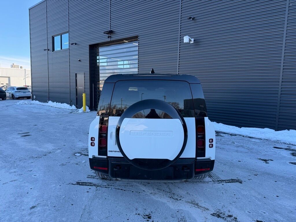 2025 Land Rover Defender 130 X-Dynamic SE Orange MA