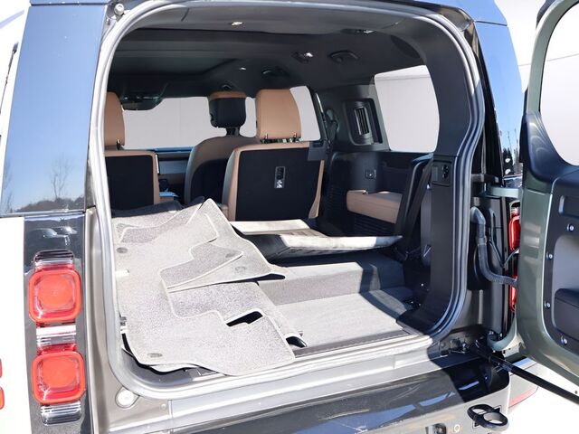 2025 Land Rover Defender 130 X-Dynamic SE Oshkosh WI