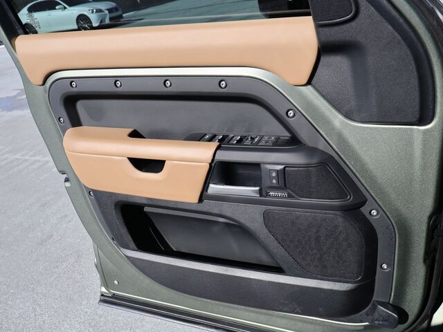 2025 Land Rover Defender 130 X-Dynamic SE Oshkosh WI