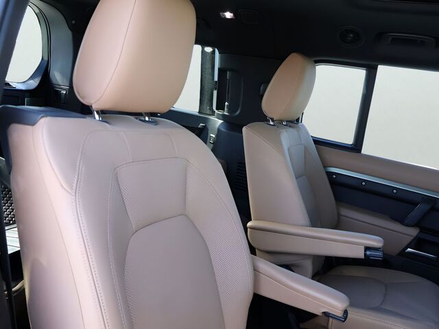 2025 Land Rover Defender 130 X-Dynamic SE Oshkosh WI