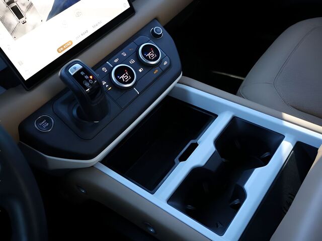 2025 Land Rover Defender 130 X-Dynamic SE Oshkosh WI