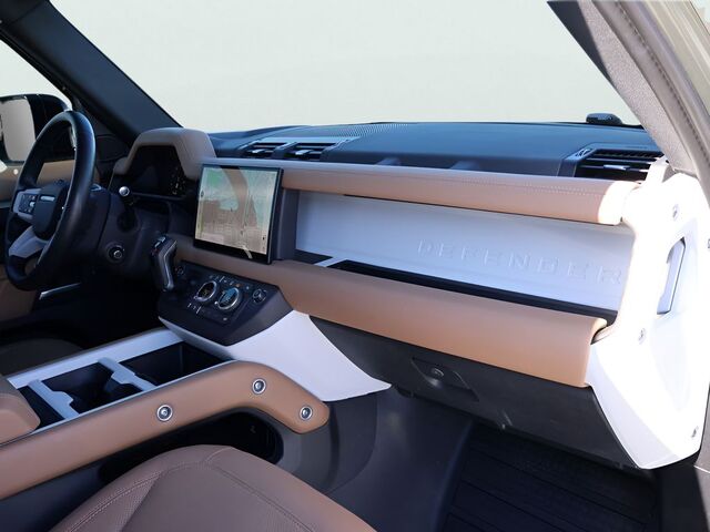 2025 Land Rover Defender 130 X-Dynamic SE Oshkosh WI