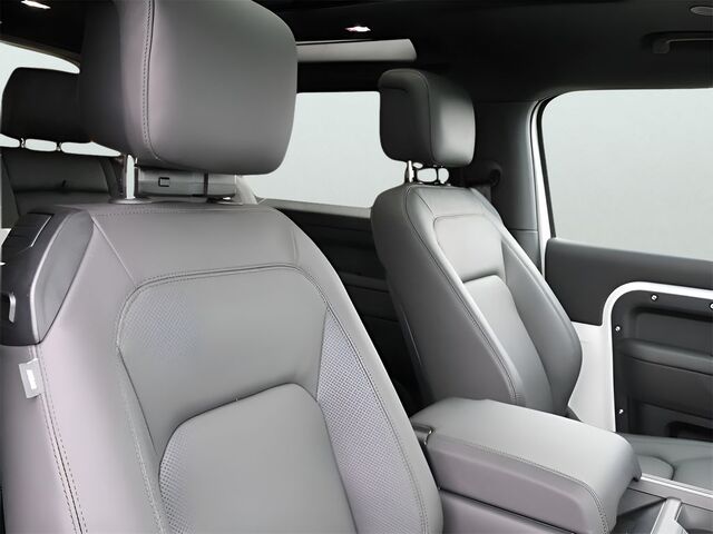 2025 Land Rover Defender 90 X-Dynamic SE Oshkosh WI