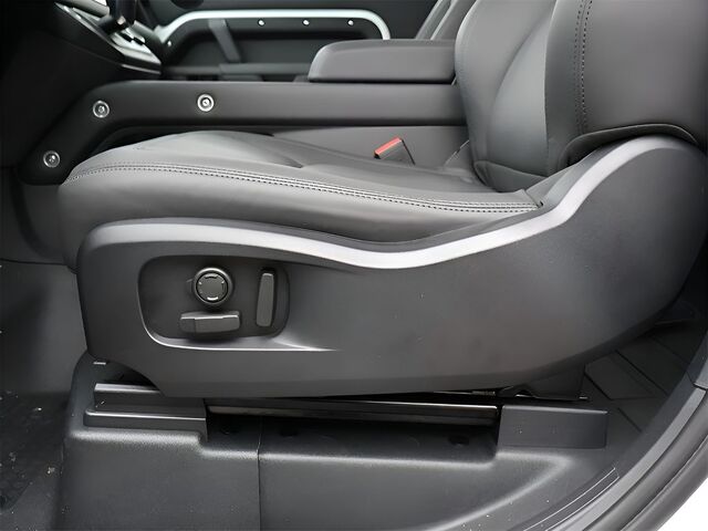 2025 Land Rover Defender 90 X-Dynamic SE Oshkosh WI