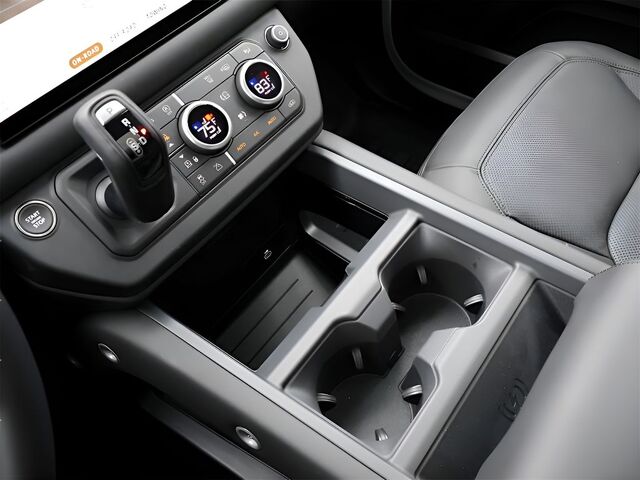 2025 Land Rover Defender 90 X-Dynamic SE Oshkosh WI