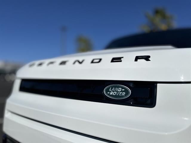 2025 Land Rover Defender 90 X-Dynamic SE