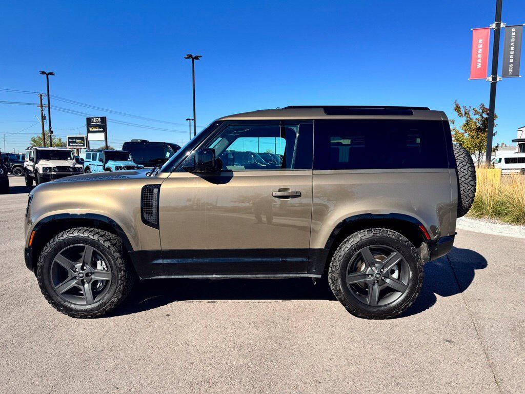 2025 Land Rover Defender 90 X-Dynamic SE