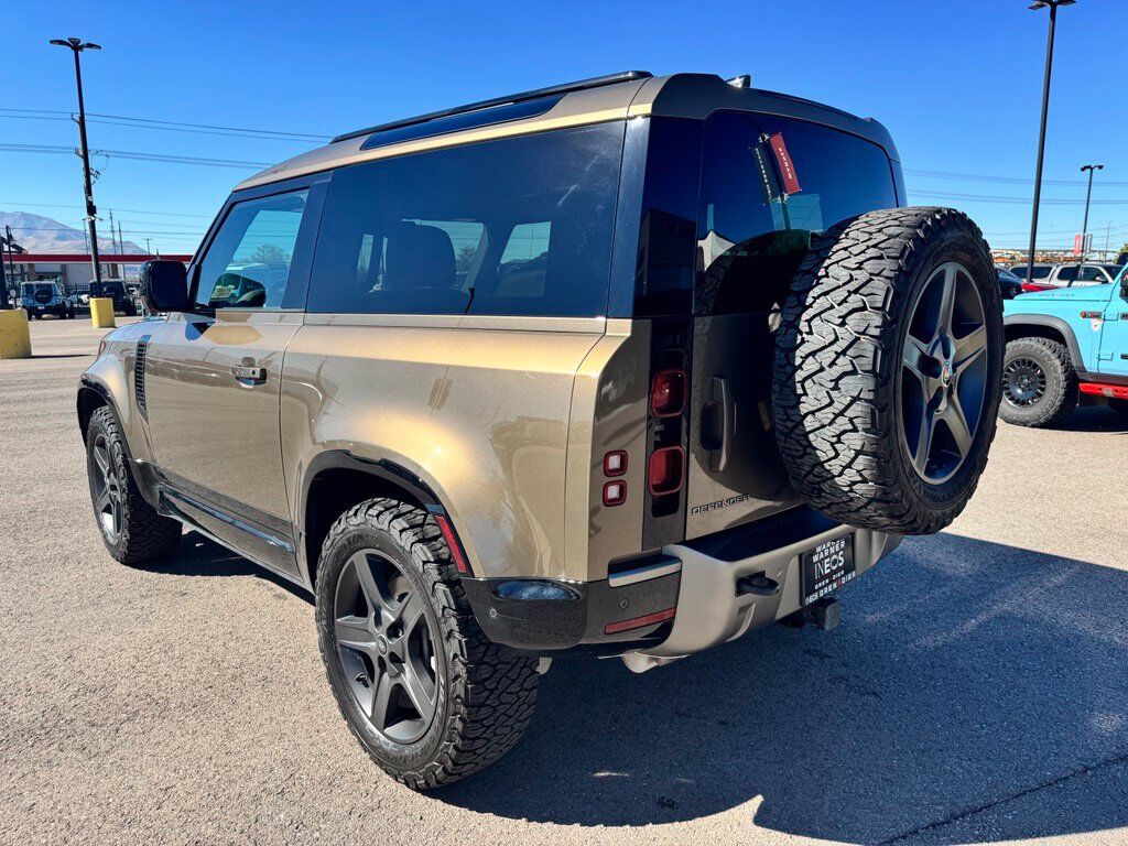 2025 Land Rover Defender 90 X-Dynamic SE